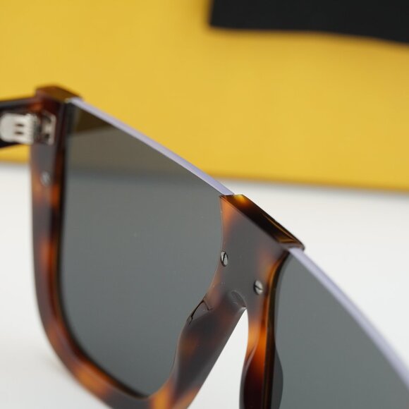 Fendi FE40136I 53A Shield Sunglasses - Havana/Grey